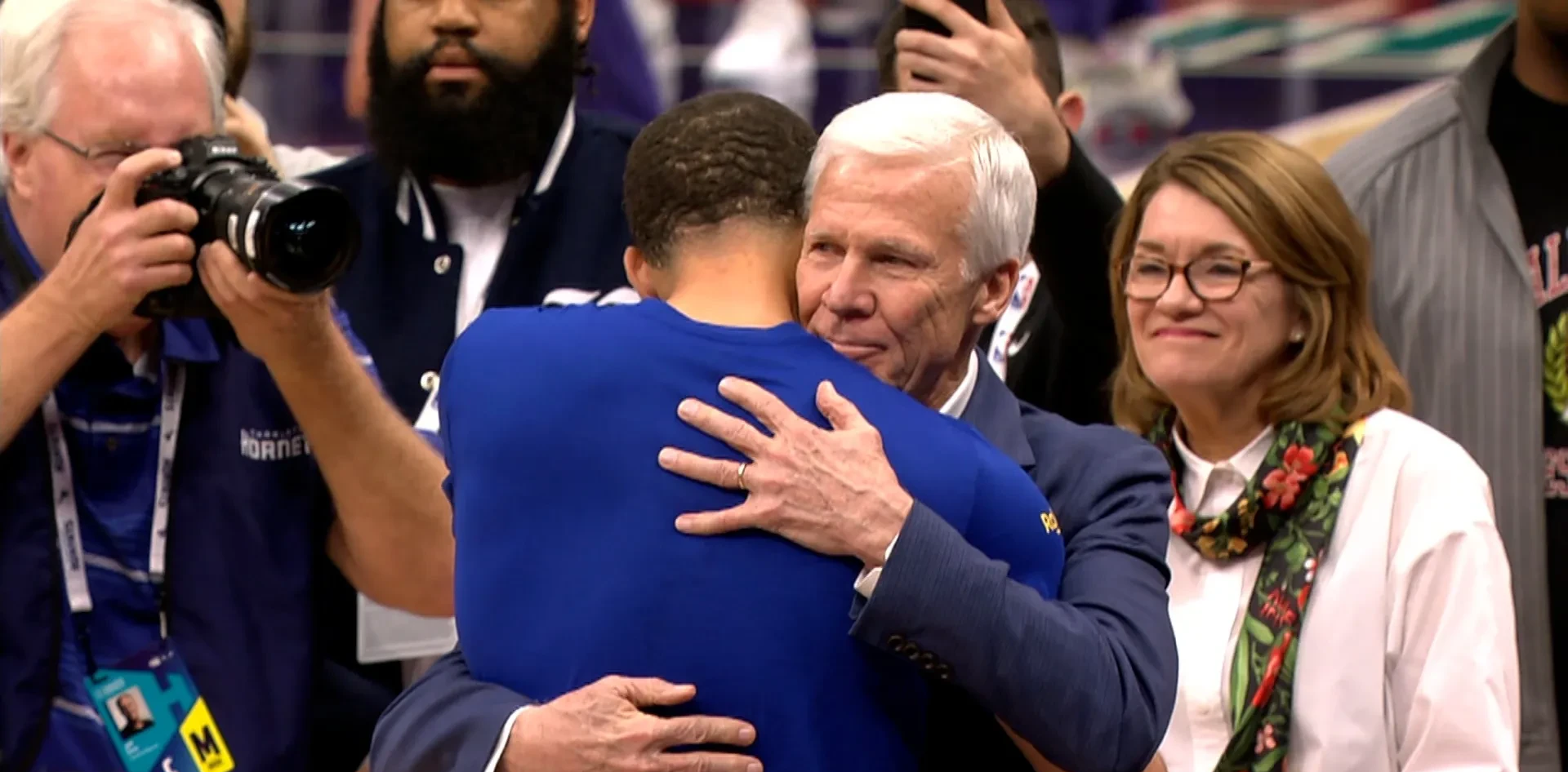 九游体育app-关于法兰克福发布备战花絮，加时末段外线爆发，NBA总决赛任务艰巨，更衣室氛围转暖的信息