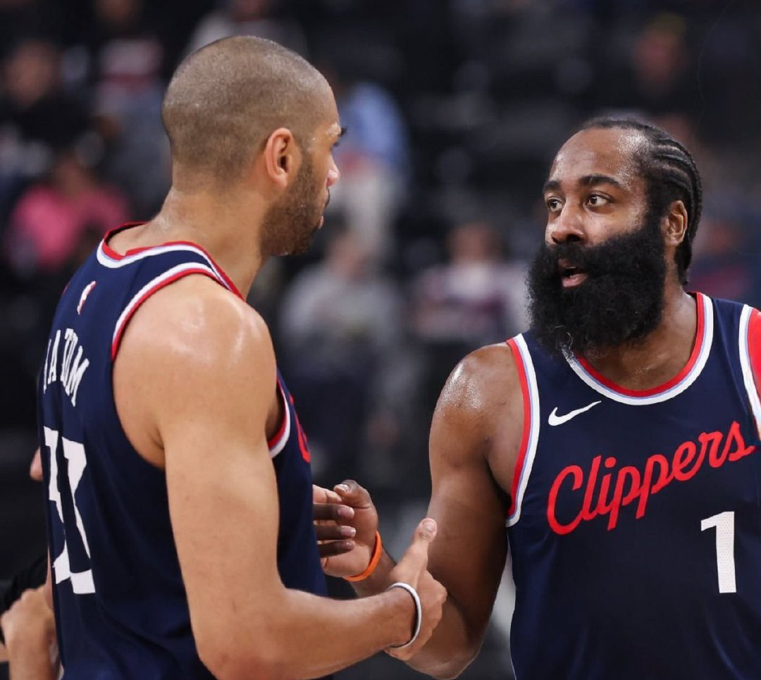 今晨NBA总决赛焦点战，洛杉矶快船回应争议，质疑声仍在，纪律约束更严格(英雄联盟全球总决赛回放)