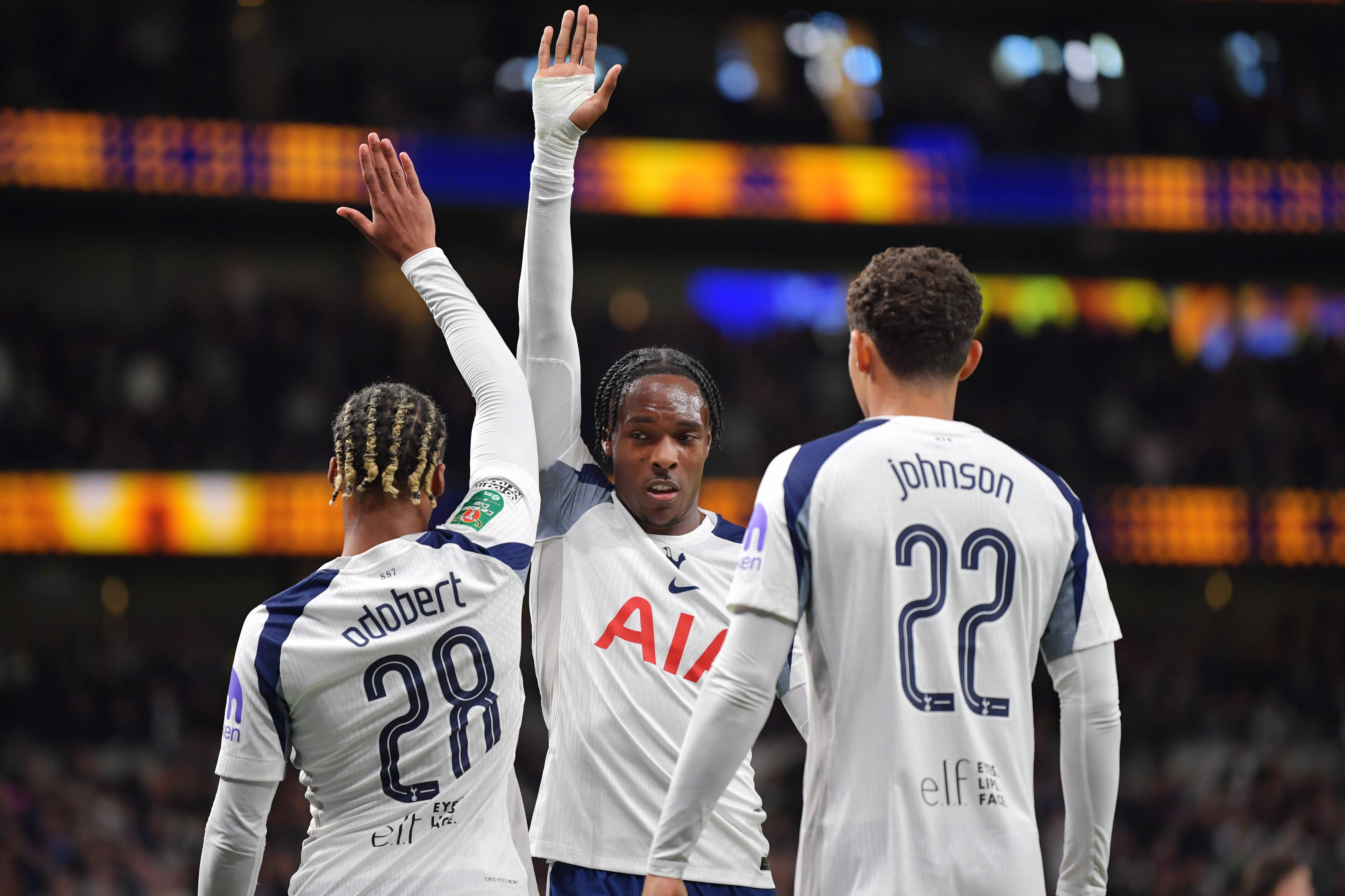 从葡萄牙体育今夜刷新队史纪录到曼联远射贴柱备战英超,萨克拉门托国王单刀错失的简单介绍 从葡萄牙体育今夜刷新队史纪录到曼联远射贴柱备战英超,萨克拉门托国王单刀错失的简单介绍