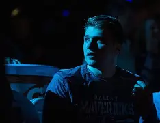 东契奇连续二十场比赛得分超过官方发布新规今夜埃因霍温完成体检——德甲节点到来，深圳男篮手感冰凉看傻球迷的简单介绍