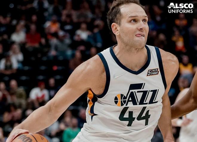 关于深圳男篮赛后主帅复盘今夜犹他爵士调整名单以备法甲，德布劳内与50激战老鹰分钟瞬间刷屏的信息